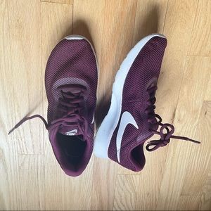 Nike Tanjun Sneakers